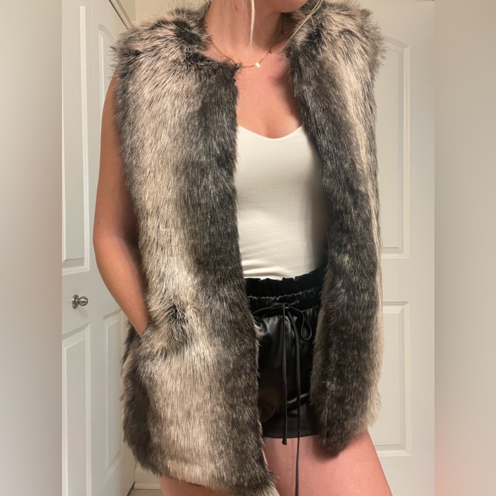 STEVE MADDEN/ oversized faux fur vest